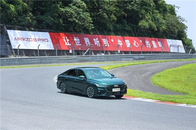 从性能到智能全面超车，艾瑞泽8 PRO：燃油家轿还能这么玩？第2张